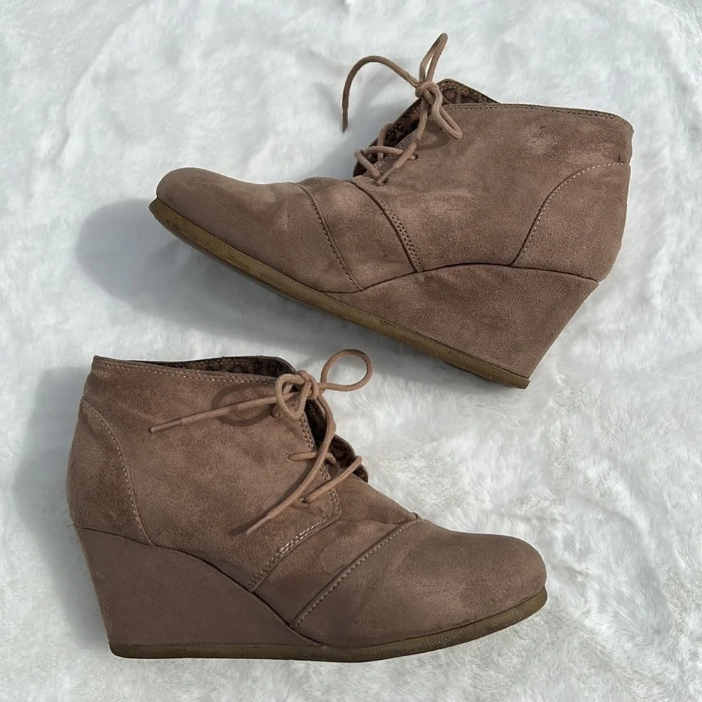 Maurices Wedge Lace Up‎ Booties